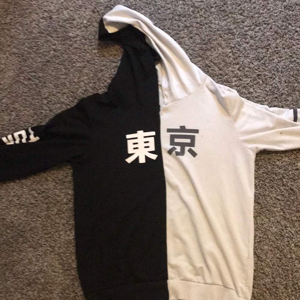 Colorblock black and white “TOKYO” hoodie! Size M. Japanese lettering
